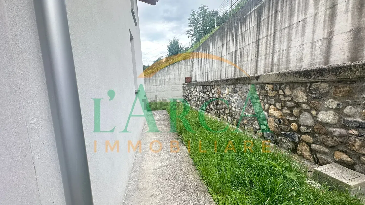 715486992